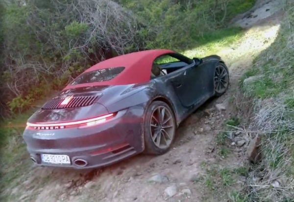 Новенький Porsche 911 едва не убили на горном бездорожье
Новенький Porsche 911 едва не убили на горном бездорожье