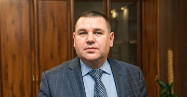Глава миграционной службы Ивано-Франковской области бьет журналистов, чтобы не рассказывать о тайных миллионах и роскошных домах Глава миграционной службы Ивано-Франковской области бьет журналистов, чтобы не рассказывать о тайных миллионах и роскошных домах