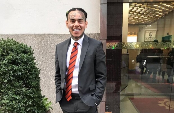 Tekashi вышел из тюрьмы и в День рождения записал новый клип - как рэпер избежал 47 лет лишения свободы Tekashi вышел из тюрьмы и в День рождения записал новый клип - как рэпер избежал 47 лет лишения свободы