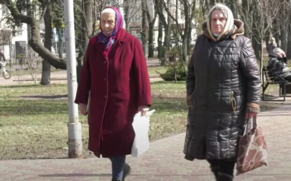 Главное за 6 января: сертификат Защитника, плевок директора в учителя, маска от ТЦК и пересчет пенсий