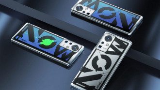 Китайцы сделали смартфон, который заряжается за 10 минут и умеет менять цвет
