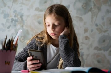 Почему на мамах лежит больше ответственности за детей: как мужчинам научиться помогать Почему на мамах лежит больше ответственности за детей: как мужчинам научиться помогать