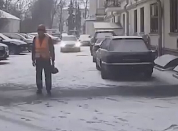 В перестрелке с дворниками победила лопата: за дело взялась полиция В перестрелке с дворниками победила лопата: за дело взялась полиция