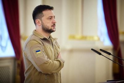 Зеленского осмотрели врачи: президент Украины попал в ДТП в Киеве
Зеленского осмотрели врачи: президент Украины попал в ДТП в Киеве