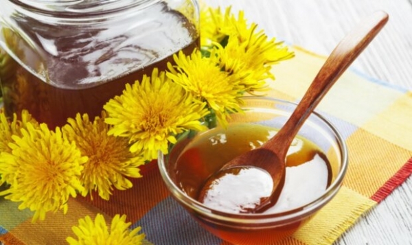 Вкусные одуванчики: как приготовить варенье и настойку из солнечного цветка