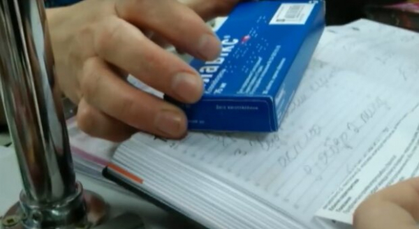Водители дорого за это заплатят: что запрещено сейчас оставлять в машине