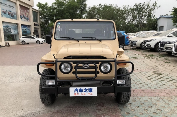 В Китае показали смесь УАЗа и Toyota Land Cruiser
В Китае показали смесь УАЗа и Toyota Land Cruiser