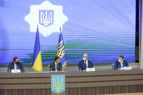 Кабмин заказал на 13 млн крафтовые конверты и коммутаторы Кабмин заказал на 13 млн крафтовые конверты и коммутаторы