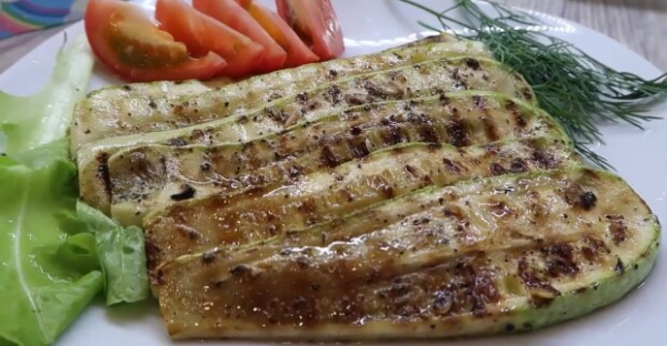 Жаренные кабачки вкуснее мяса, никто не поверит, что это овощи: простой рецепт греческого соуса к ним Жаренные кабачки вкуснее мяса, никто не поверит, что это овощи: простой рецепт греческого соуса к ним
