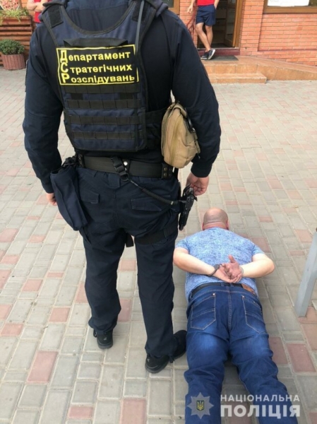 Кандидат в мэры купил украинцев за дешево - тысяча гривен и человек "ваш" Кандидат в мэры купил украинцев за дешево - тысяча гривен и человек "ваш"