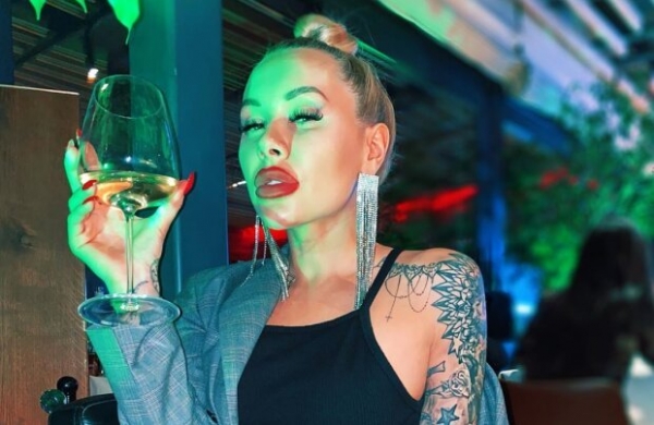 Обнаженная жена экс-капитана Динамо сделала крайне откровенное признание – "Наша любовь прошла" Обнаженная жена экс-капитана Динамо сделала крайне откровенное признание – "Наша любовь прошла"