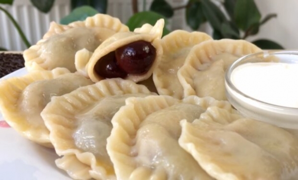 Вкусные вареники с вишней по рецепту бабушки - окунитесь в лето с головой Вкусные вареники с вишней по рецепту бабушки - окунитесь в лето с головой