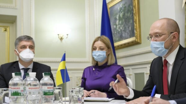 Кабмин заказал на 13 млн крафтовые конверты и коммутаторы Кабмин заказал на 13 млн крафтовые конверты и коммутаторы