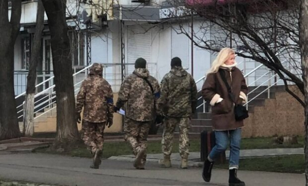 Адвокат напомнил, что будет если надурить военкомат "гипсом" или "туберкулезом": "Отправят на..." Адвокат напомнил, что будет если надурить военкомат "гипсом" или "туберкулезом": "Отправят на..."