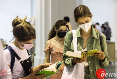 В Киеве открылся международный фестиваль "Книжный Арсенал"