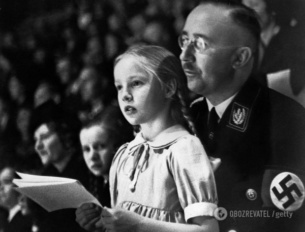 "Язык зафиксировали иглой": стало известно о последних часах жизни Гиммлера
"Язык зафиксировали иглой": стало известно о последних часах жизни Гиммлера