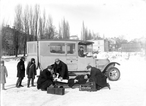 Как выглядели авто скорой помощи в Украине почти 100 лет назад
Как выглядели авто скорой помощи в Украине почти 100 лет назад