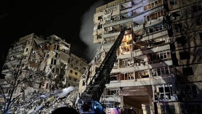 "Она упала на подъезд": ракету, которая ударила по дому в Днепре, сбило ПВО - Арестович
"Она упала на подъезд": ракету, которая ударила по дому в Днепре, сбило ПВО - Арестович
