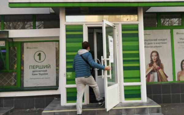 Украинец с картой "ПриватБанка", после платежей в Азербайджан, попал в полный блок: "Тупо кинули..." Украинец с картой "ПриватБанка", после платежей в Азербайджан, попал в полный блок: "Тупо кинули..."