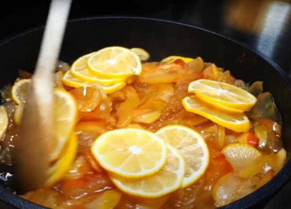 "Янтарь" в банке: рецепт вкуснейшего яблочного варенья с лимоном "Янтарь" в банке: рецепт вкуснейшего яблочного варенья с лимоном