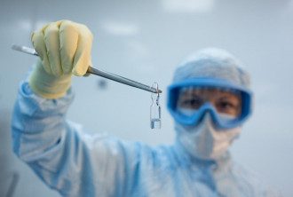 В Раде назвали сроки начала вакцинации от коронавируса

                        