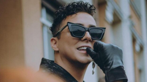 Melovin разлегся на полу во время концерта и устроил "дикие" танцы попой на каблуках: "Быть милым и горячим" Melovin разлегся на полу во время концерта и устроил "дикие" танцы попой на каблуках: "Быть милым и горячим"