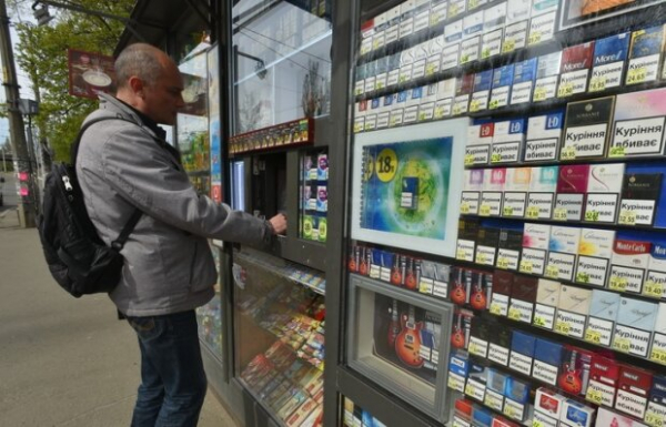 В Украине активно дорожают сигареты: почему от этого все стороны в "минусе" и чем опасна контрабанда В Украине активно дорожают сигареты: почему от этого все стороны в "минусе" и чем опасна контрабанда