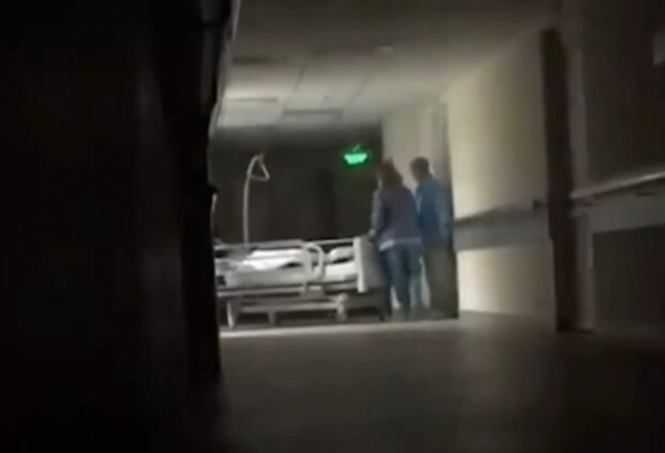 Пьяная медсестра грозилась отправить в морг живую пациентку, бабушка пролежала в коридоре всю ночь Пьяная медсестра грозилась отправить в морг живую пациентку, бабушка пролежала в коридоре всю ночь