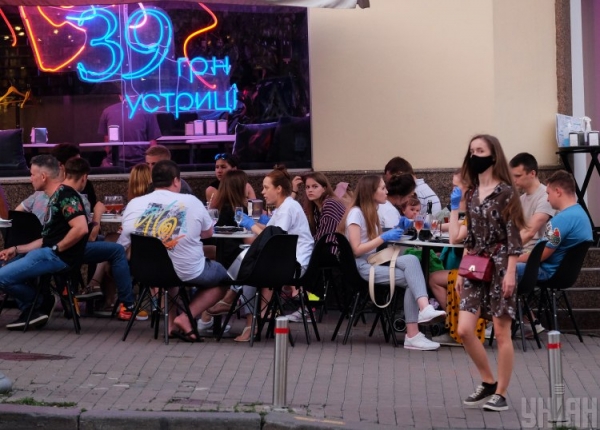 Кто виноват во вспышке COVID-19 в Украине: врач раскрыла причины всплеска заражений
Кто виноват во вспышке COVID-19 в Украине: врач раскрыла причины всплеска заражений