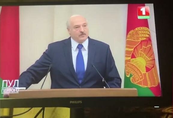 Главное за ночь: миллионные перелеты Зеленского, хакерская атака на Лукашенко, отмена рейсов МАУ и новые тарифы на коммуналку