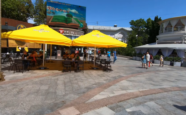 В Крыму открыли курортный сезон: оккупанты показали "переполненные" пляжи. Видео
В Крыму открыли курортный сезон: оккупанты показали "переполненные" пляжи. Видео