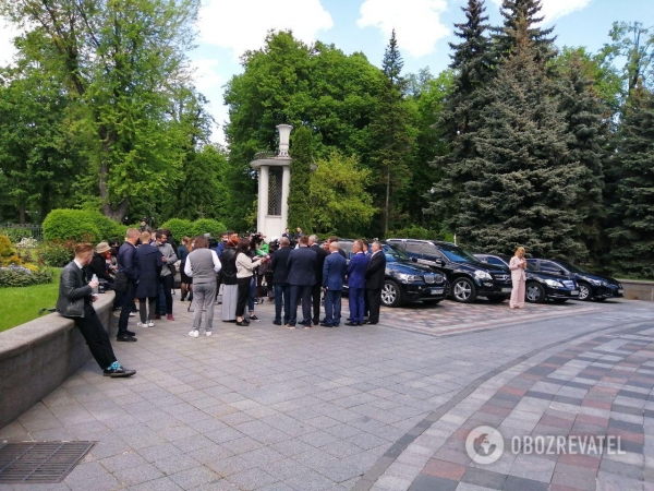 Рада собралась на внеочередное заседание: что решают. Онлайн-трансляция
Рада собралась на внеочередное заседание: что решают. Онлайн-трансляция