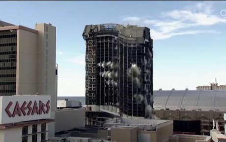 В США взорвали здание Trump Plaza В США взорвали здание Trump Plaza