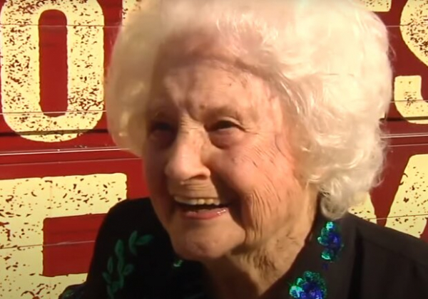 107-летняя женщина, планирует пить пиво каждый день и прожить еще долго: "Пока смогу, буду" 107-летняя женщина, планирует пить пиво каждый день и прожить еще долго: "Пока смогу, буду"