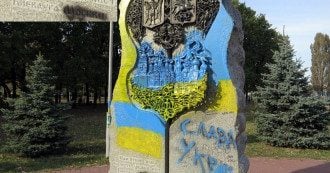 "Это наш враг": в столице демонтируют памятный знак в честь дружбы Киева и Москвы
