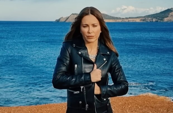 Актер "Квартал 95" добрался до Ани Лорак: "Хотела пробить стену, но пока - только дно" Актер "Квартал 95" добрался до Ани Лорак: "Хотела пробить стену, но пока - только дно"