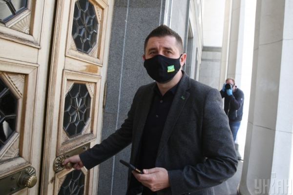 "Не подписывать хе*ню от Пети": всплыла личная переписка Арахамии с депутатами
"Не подписывать хе*ню от Пети": всплыла личная переписка Арахамии с депутатами