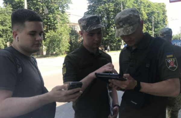 Воины ВСУ заметили маленькую "деталь", связанную с военкомами и одесскими клубами
