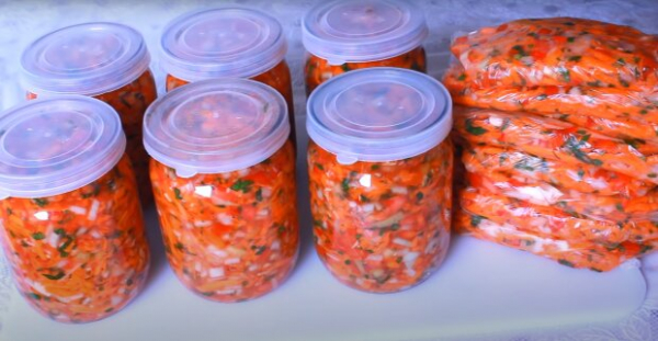 Ароматная овощная заправка для борща, мяса и любых блюд: рецепт за 5 минут, который выручит зимой Ароматная овощная заправка для борща, мяса и любых блюд: рецепт за 5 минут, который выручит зимой