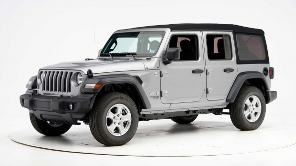Новый Jeep Wrangler дважды перевернули на тестах
Новый Jeep Wrangler дважды перевернули на тестах
