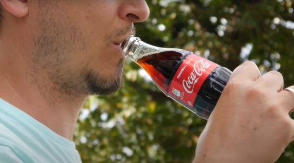 Полезна ли Coca-Cola организму - врач раскрыла всё про газировку: "Как и другие кислые продукты" Полезна ли Coca-Cola организму - врач раскрыла всё про газировку: "Как и другие кислые продукты"