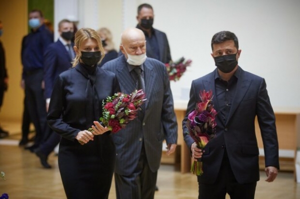 Главное за день субботы 22 августа: "черный" антирекорд заболеваемости, слезы Зеленского и контрабандисты в зоне ООС Главное за день субботы 22 августа: "черный" антирекорд заболеваемости, слезы Зеленского и контрабандисты в зоне ООС