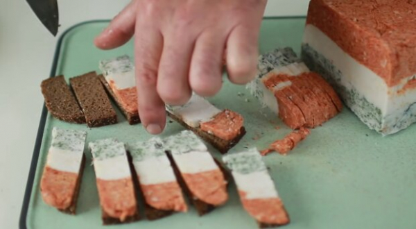 Как сделать вкуснейшее трехцветное сало к борщу: простой рецепт от знающего кулинара Как сделать вкуснейшее трехцветное сало к борщу: простой рецепт от знающего кулинара