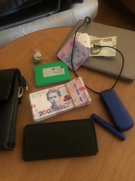В ВСУ попались на взятке в миллион гривен за медицинские маски
                                                                                