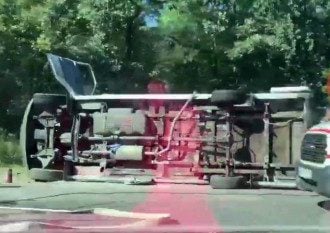 На Гостомельском шоссе в Киеве перевернулась маршрутка с людьми
На Гостомельском шоссе в Киеве перевернулась маршрутка с людьми