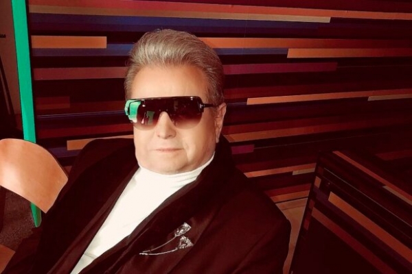 Михаил Поплавский показал Украину с помощью золотого сала и свиньи: "Олигарх" Михаил Поплавский показал Украину с помощью золотого сала и свиньи: "Олигарх"