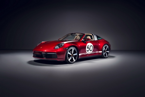 Вишенка на торте: Porsche выпустил ретро-версию 911 Targa 4S
Вишенка на торте: Porsche выпустил ретро-версию 911 Targa 4S