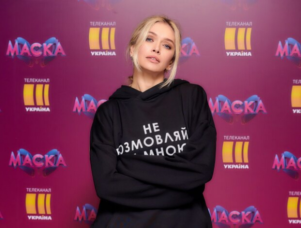Винова Краля на шоу "Маска" показала личико: Вере Брежневой приходилось шептать перед Олегом Винником Винова Краля на шоу "Маска" показала личико: Вере Брежневой приходилось шептать перед Олегом Винником