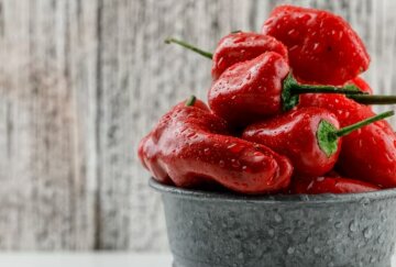 Маринованный перец с чесноком за 30 минут: рецепт, с которым не нужно ждать зимы