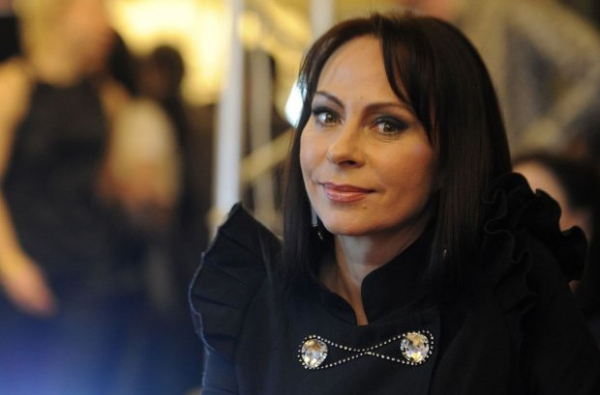Марина Хлебникова серьезно пострадала при пожаре: певица в критическом состоянии Марина Хлебникова серьезно пострадала при пожаре: певица в критическом состоянии